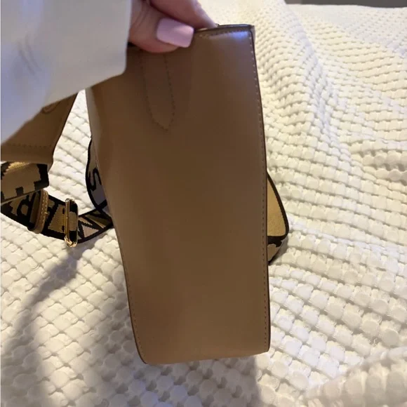 Designer Tan Shoulder Bag - Picture 6 of 8